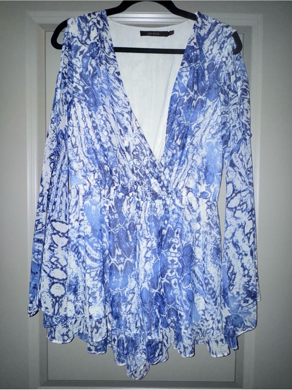 V-Notch off shoulder  Blue & White Printed Long-Sleeve Women's Top